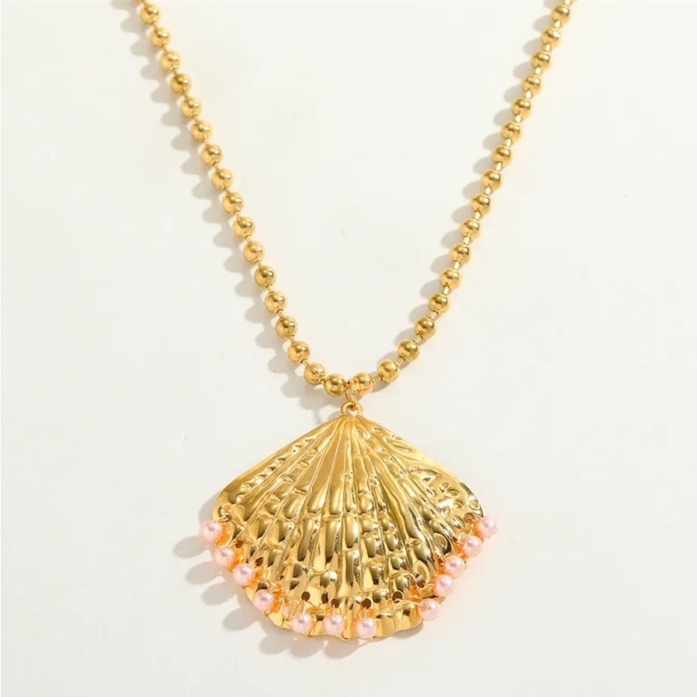 Gold Shell Pendant Necklace with Pink Pearls